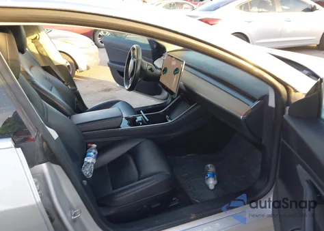 2018 Tesla Model 3 Long Range/Mid Range из США, поврежденный, VIN 5YJ3E1EA1JF048485